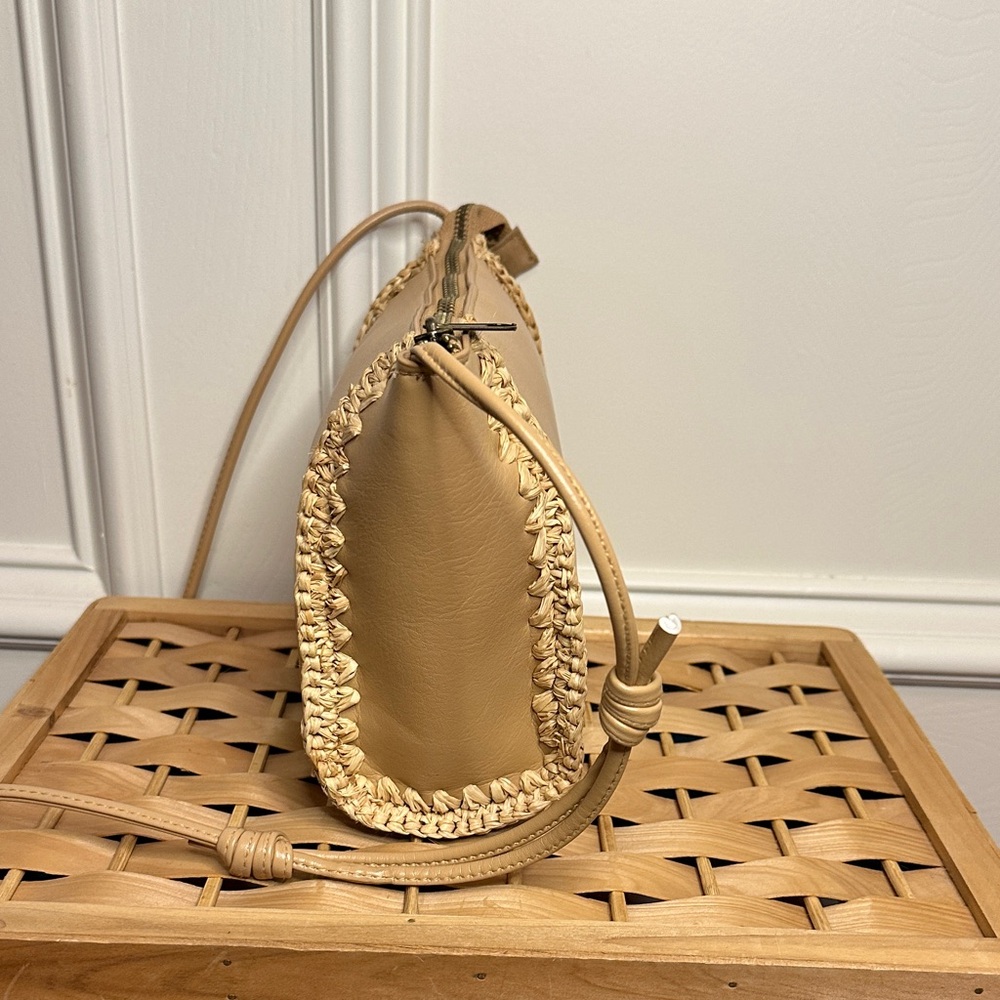 Universal Thread Beige Crossbody Bag - Picture 2 of 5